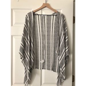 Carly Jean Los Angeles kimono